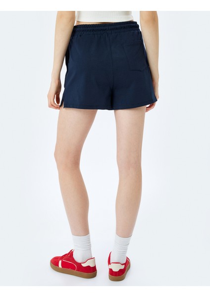 Beli Bağcıklı Cep Detaylı Mini Şort fırsatları