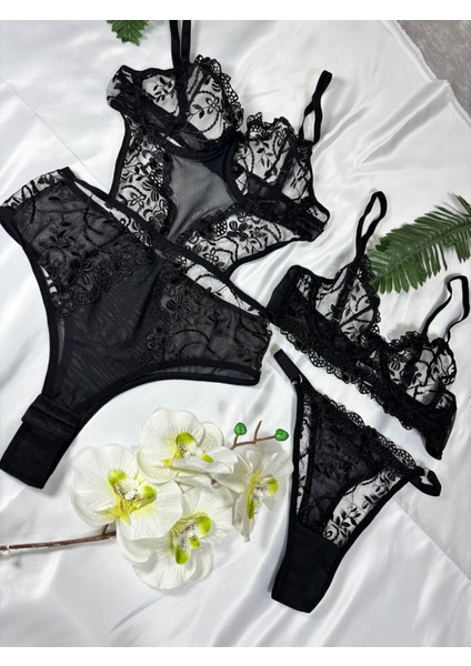 Siyah Dantelli Çıtçıtlı Dekolteli Tül Detaylı Kadın Bodysuit