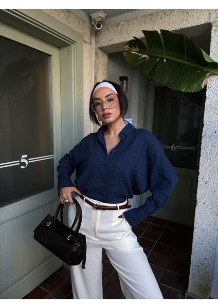 Kadın Lacivert Oversize Geniş Manşetli %100 Pamuk Gömlek 29020 fırsatları