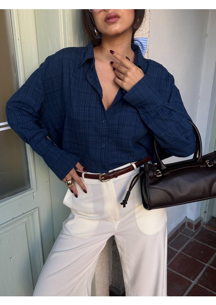 Kadın Lacivert Oversize Geniş Manşetli %100 Pamuk Gömlek 29020 indirimleri