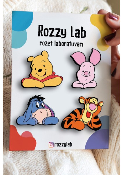 Winnie The Pooh 4lü Rozet Set - Piglet Tigger Too Tiger - Eeyore Eşek - Pinler - Yaka Çanta Aksesuar