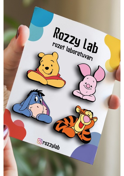 Winnie The Pooh 4lü Rozet Set - Piglet Tigger Too Tiger - Eeyore Eşek - Pinler - Yaka Çanta Aksesuar