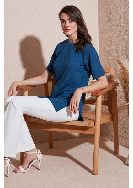 Oversize Bisiklet Yaka Yırtmaç Detaylı Bluz Bayan Bluz 5869000
