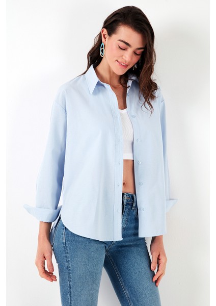 Pamuklu Regular Fit Önü Kısa Arkası Uzun Oval Kesim Gömlek Kadın Gömlek CF25S163867 fırsatları