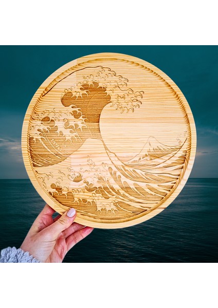 The Great Wave Off Kanagawa Desenli Ahşap Yuvarlak Dekoratif Tabak