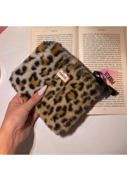 Leopar Desenli Fiyonk Detaylı Cüzdan/ Leopar Desenli Peluş Kumaşlı Mini Cüzdan modelleri