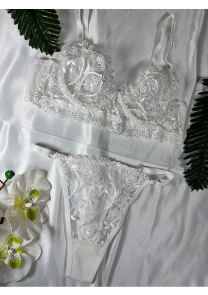 Sevgililer Gününe Özel Siyah Bralet Tangalı 2’li Set Kalp Detaylı Sütyen Takımı fiyatları