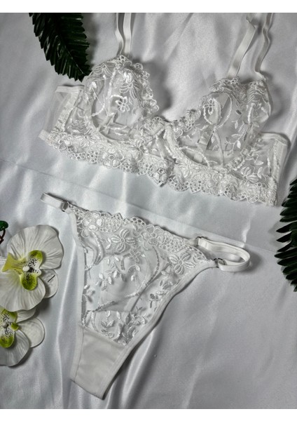 Sevgililer Gününe Özel Siyah Bralet Tangalı 2’li Set Kalp Detaylı Sütyen Takımı fırsatları