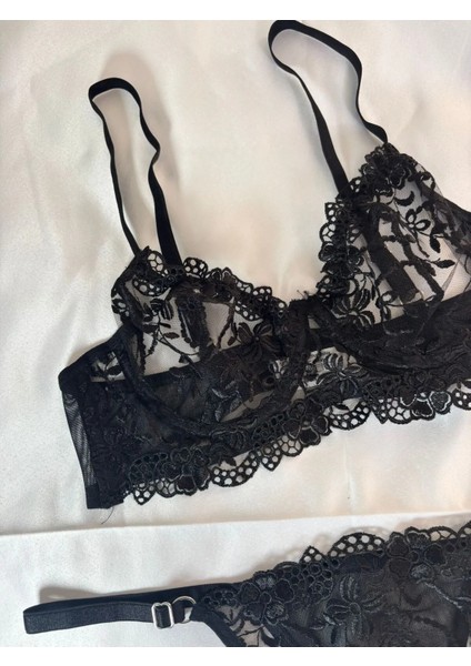 Sevgililer Gününe Özel Siyah Bralet Tangalı 2’li Set çiçek Detaylı Sütyen Takımı