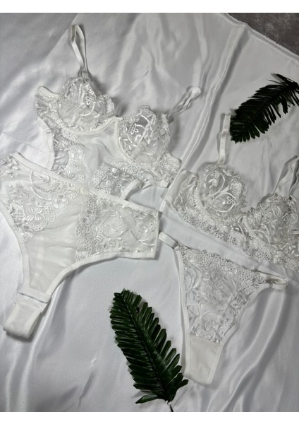 Beyaz Dantelli Çıtçıtlı Dekolteli Tül Detaylı Kadın Bodysuit Sütyen Takımı fırsatları