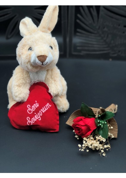 Sevimli Peluş Tavşan,kalp Yastık,aşkın Simgesi Gül 14 Şubat Sevgililer Günü Sevgiliye Hediye Seti