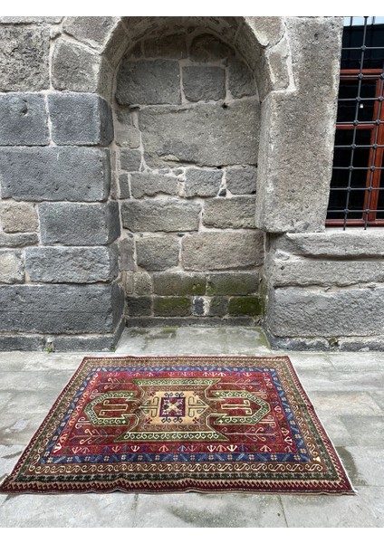 191 x 150 cm Kars Halısı, Harika Salon Halısı, Nostaljik Kars Halısı, El Dokuma Kırmızı Renk Halı fiyatları