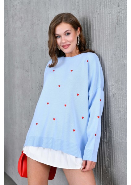 Kadın Bisiklet Yaka Kalp Işlemeli Yırtmaçlı Salaş Triko Kazak