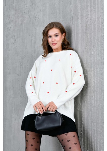 Kadın Bisiklet Yaka Kalp Işlemeli Yırtmaçlı Salaş Triko Kazak indirimleri