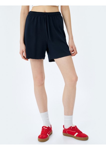 Beli Bağcıklı Rahat Kalıp Cep Detaylı Şort modelleri