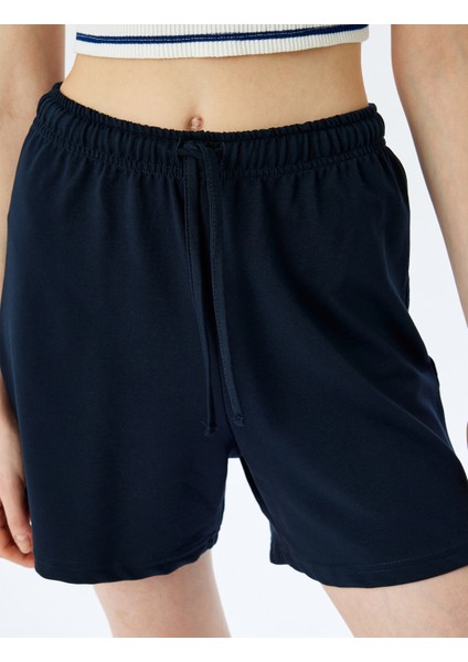 Beli Bağcıklı Rahat Kalıp Cep Detaylı Şort indirimleri