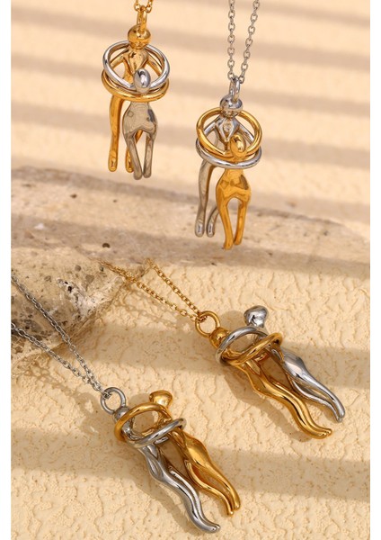 Sarılan Sevgililer Çift Renk Hareketli Tasarım Altın Kaplama Çelik Kolye fiyatları