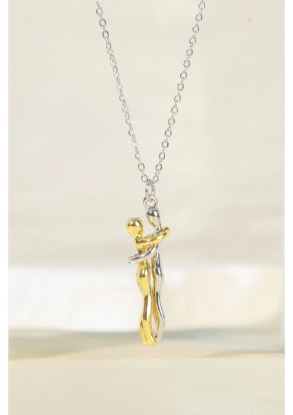 Sarılan Sevgililer Çift Renk Hareketli Tasarım Altın Kaplama Çelik Kolye fırsatları