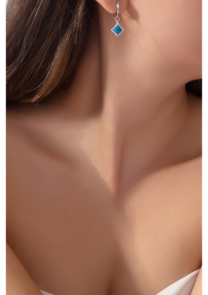 925 Ayar Gümüş Kare Pırlanta Modeli Küpe