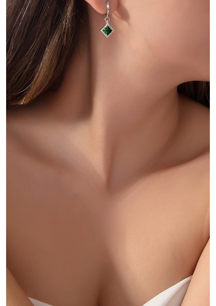 925 Ayar Gümüş Kare Pırlanta Modeli Küpe