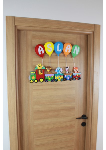 Aslan Isimli Trenli Bebek ve Hastane Odası Kapı Süsü