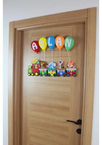 Aslan Isimli Trenli Bebek ve Hastane Odası Kapı Süsü