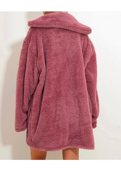Kadın Beyaz Çift Cepli Önü Düğmeli Oversize Peluş Ceket fiyatları