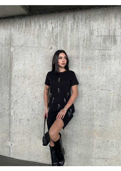 Kadın Kısa Kol Önü Zincir ve Taş Detaylı Modal Kumaş Diz Boy Elbise