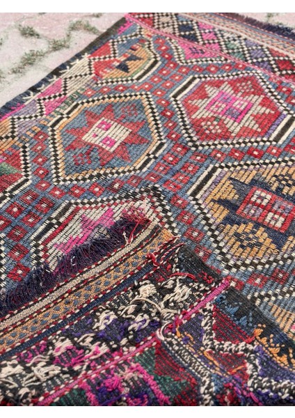 Vintage El Dokuma Kilim, 94 x 134 cm Türk Yapımı, Pembe Kırmızı Geometrik Desenli, Antika Halı fırsatları