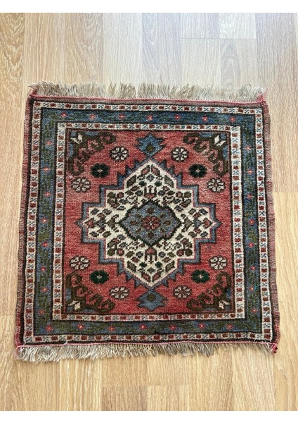 57 x 60 cm Küçük Vintage El Dokuma Kilim, Çiçek Desenli Geleneksel Türk Halısı, Küçük Dekoratif Halı, Harika