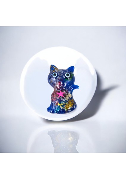 Zarafet ve Gücün Buluşması: El Yapımı Kedi Desenli Magnet