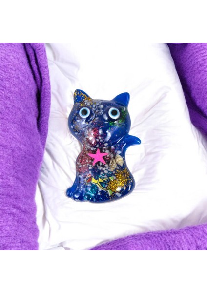 Zarafet ve Gücün Buluşması: El Yapımı Kedi Desenli Magnet