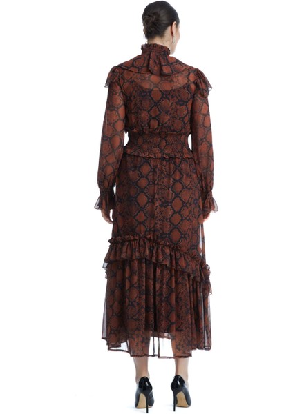 Yılan Derisi Desenli Kadın Elbise - Fırfırlı Yaka - Modern ve Şık Tasarım - Günlük ve Özel Gün Için Elbise fırsatları