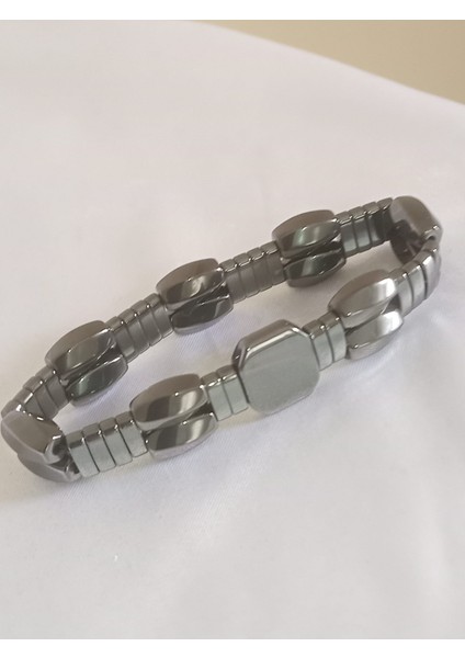 Manyetik Hematit Doğaltaş Bileklik,Manyetik Enerji.manyetik Terapi .denge.Klasik Hematit ve Manyetik Hematit Tasarım Bileklik 19 cm.Bileklikte Esnek misina kullanılmıştır.
