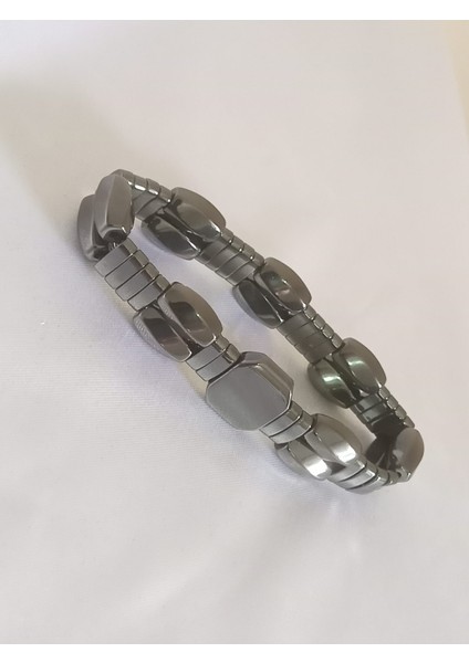 Manyetik Hematit Doğaltaş Bileklik,Manyetik Enerji.manyetik Terapi .denge.Klasik Hematit ve Manyetik Hematit Tasarım Bileklik 19 cm.Bileklikte Esnek misina kullanılmıştır.