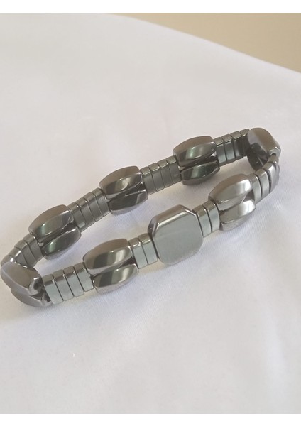 Manyetik Hematit Doğaltaş Bileklik,Manyetik Enerji.manyetik Terapi .denge.Klasik Hematit ve Manyetik Hematit Tasarım Bileklik 19 cm.Bileklikte Esnek misina kullanılmıştır.
