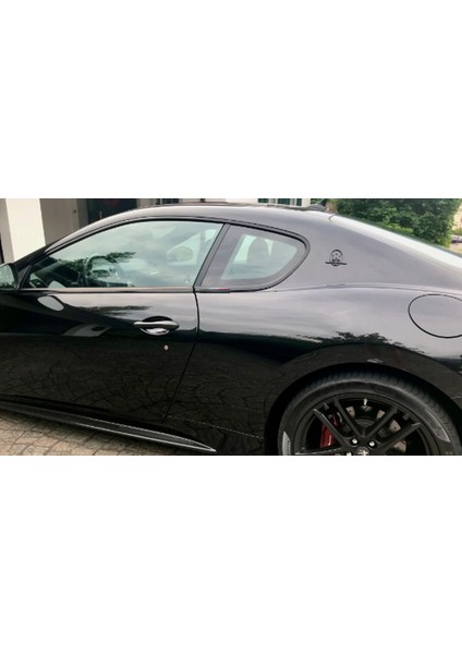 Maserati Yan Kanatlar Çemberli Kırmızı Siyah Rozet Amblem Seti fırsatları