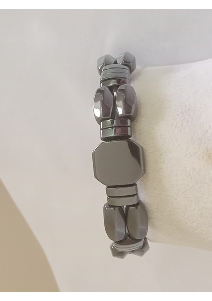 Manyetik Hematit Doğaltaş Bileklik,Manyetik Enerji.manyetik Terapi .denge.Klasik Hematit ve Manyetik Hematit Tasarım Bileklik 19 cm.Bileklikte Esnek misina kullanılmıştır.