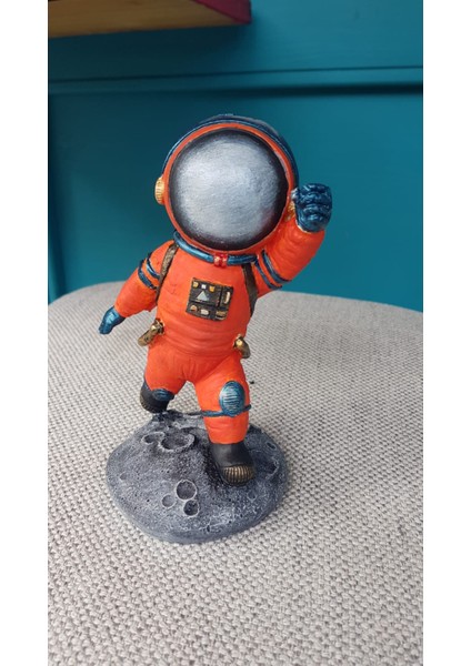 Dekoratif El Boyaması Astronot Biblo indirimleri