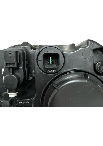 Ssangyong Korando Sports Far Lambası Sağ 2012-2017 83102-32513 modelleri