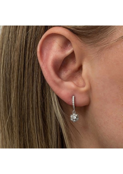 Gümüş Sallantılı Minimal Çiçek Kadın Küpe fiyatları