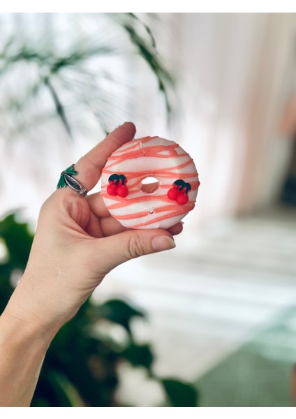 - Kirazlı Donut Mum - Dekoratif , Hediyelik Donat Pasta Mum