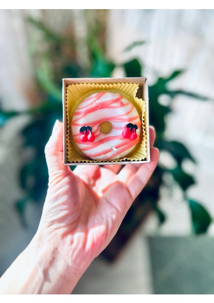 - Kirazlı Donut Mum - Dekoratif , Hediyelik Donat Pasta Mum