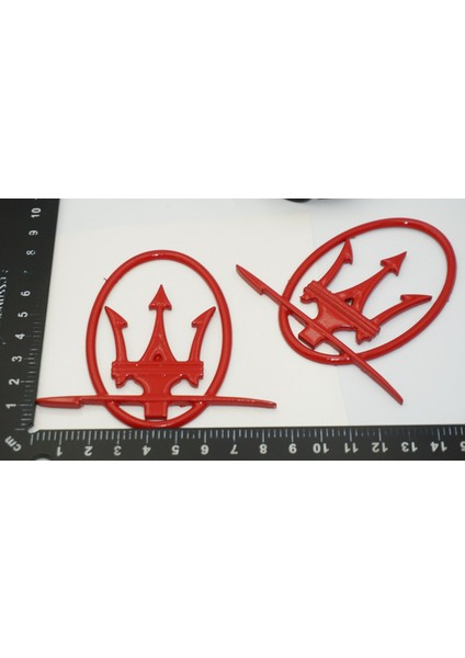 Maserati Yan Kanatlar Çemberli Kırmızı Rozet Amblem Seti indirimleri