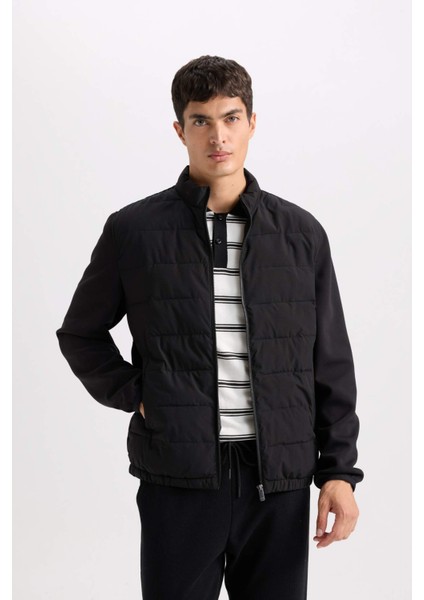 Slim Fit Dar Kesim Dik Yaka Lastikli ve Fermuarlı Su Geçirmez Mont D7532AX25SP