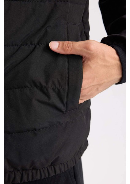 Slim Fit Dar Kesim Dik Yaka Lastikli ve Fermuarlı Su Geçirmez Mont D7532AX25SP