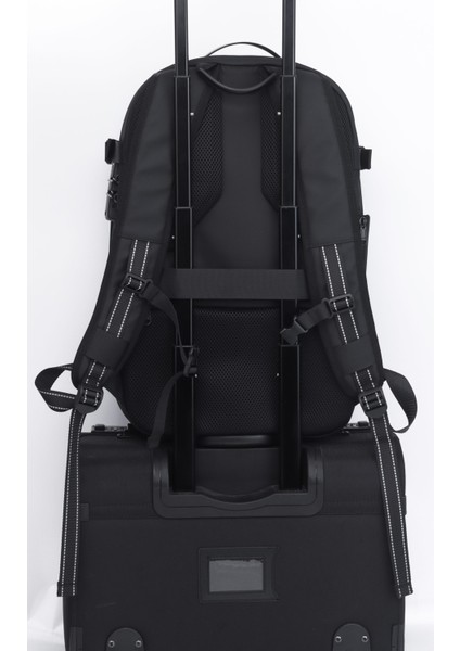 VC173-00B VIP Vacuum Travel Serisi 14, 15.6, 17,3 inç Laptop Sırt Çantası- Siyah