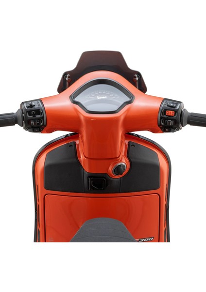 Vespa Gts Ön Cam *siyah Ayaklı* (2023- ) / Sıp Serıes Pordoı