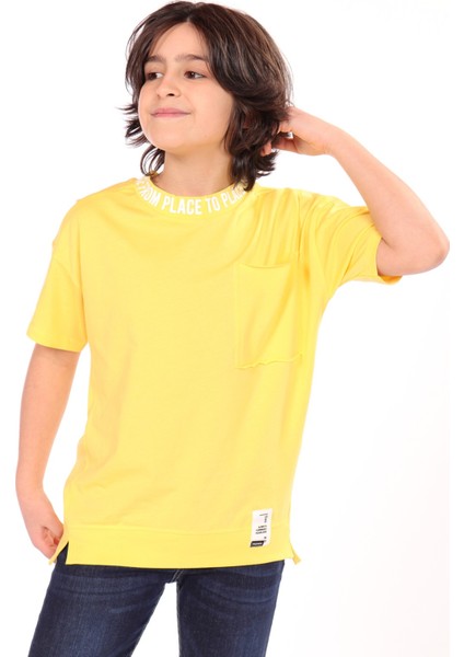 Erkek Çocuk Yaka Baskılı Göğsü Cepli Tişört