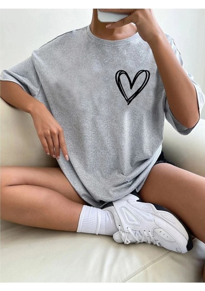 Minimal Kalp Baskılı Siyah Oversize T-Shirt